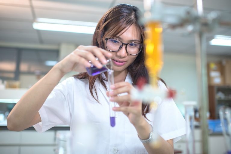 5 Easiest Pharmacy Schools to Get Into (2023 Updated)